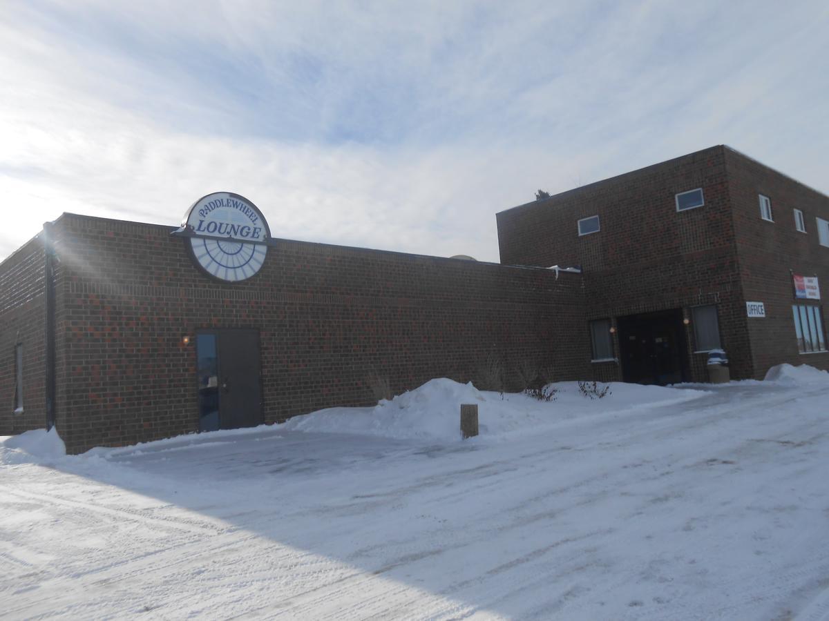 Great American Inn & Suites Devils Lake Exteriör bild