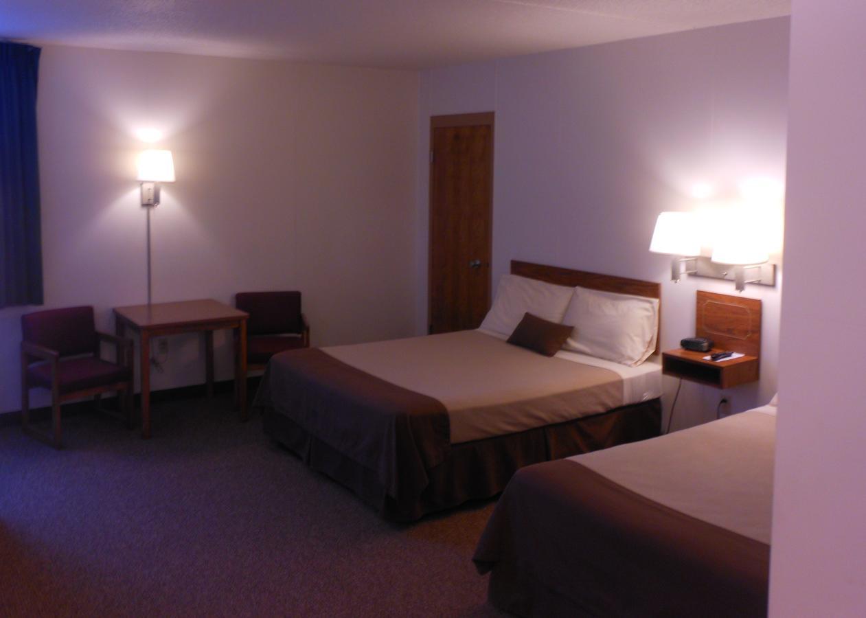 Great American Inn & Suites Devils Lake Exteriör bild