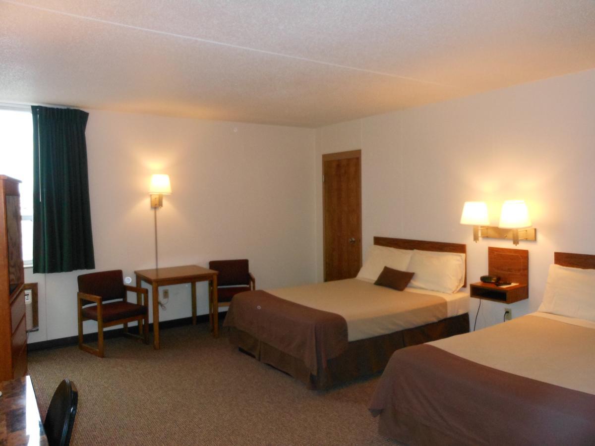 Great American Inn & Suites Devils Lake Exteriör bild
