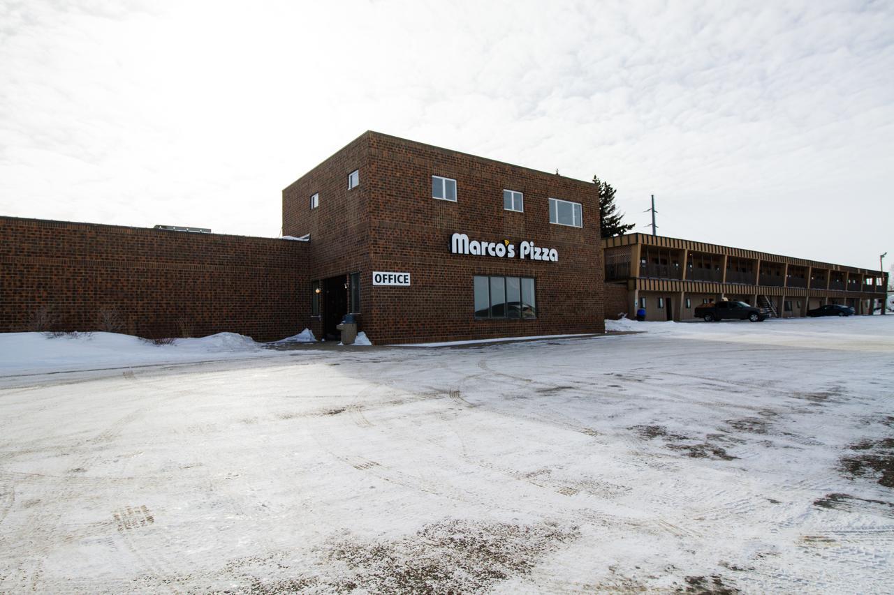 Great American Inn & Suites Devils Lake Exteriör bild
